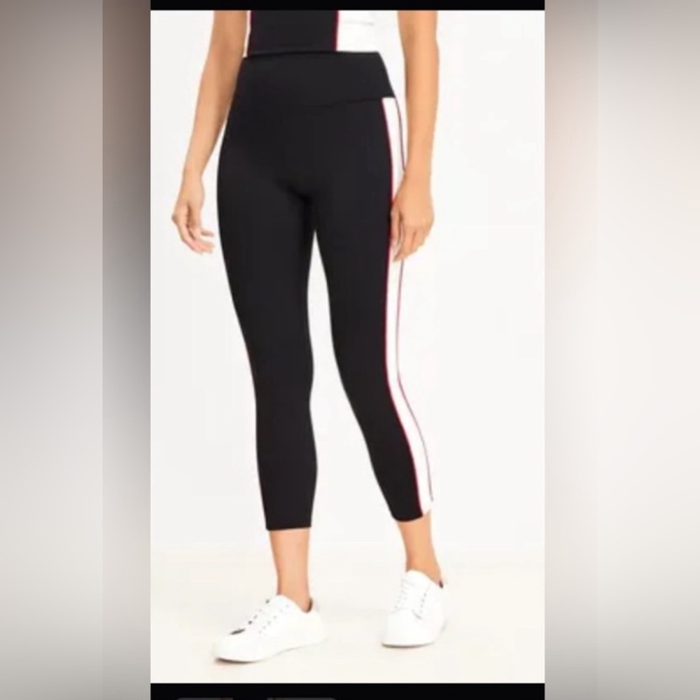 LOU & GREY BRA TOP & LEGGINGS SET BLACK, RED & WHITE IN SIZE SMALL ATHLETIC WEAR